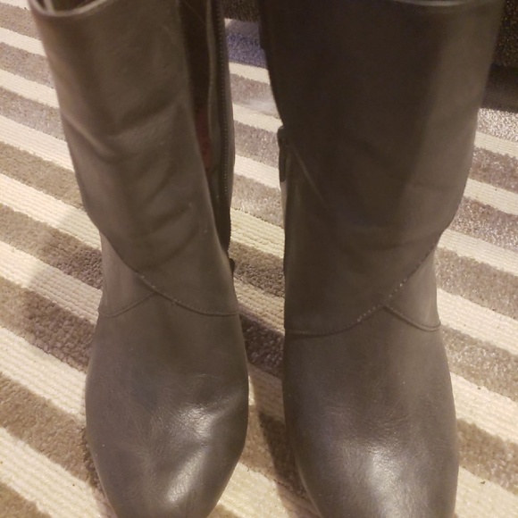 Gray Side Zip Boots, Size 8.5 - Picture 3 of 8